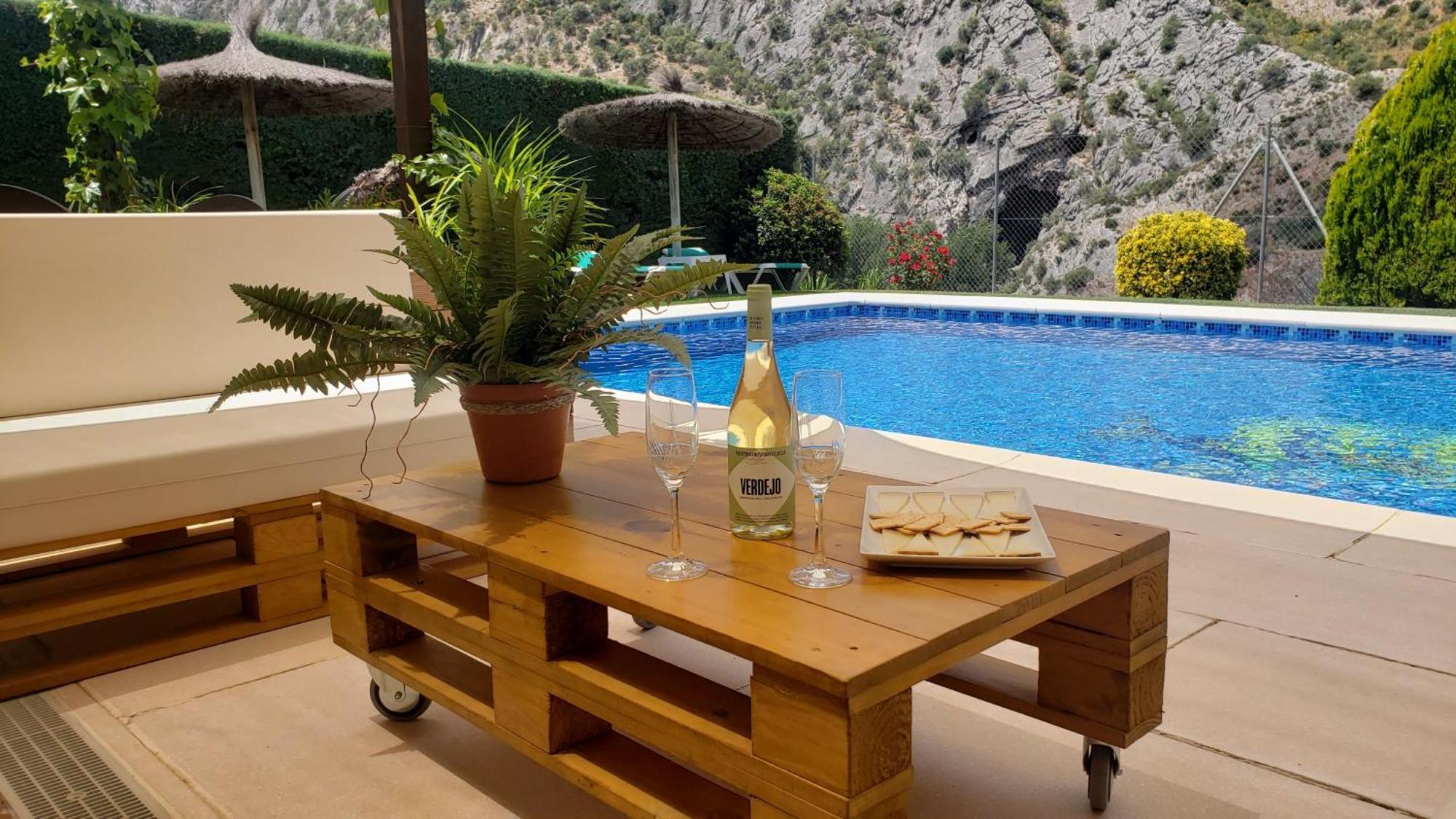 Holiday home Casitas Cueva Del Gato Benaojan